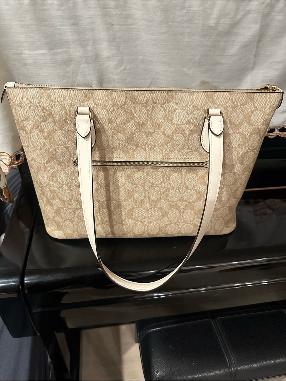 Coach Gallery Tote Signature Canvas Light Khaki Chalk Ivory Zip Tote - Picture 3 of 9